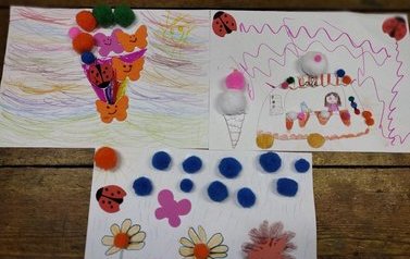Trzy prace plastyczne na kt&oacute;rych widać niebo z kwiatami, balon w powietrzu i samoch&oacute;d z lodami.