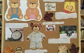 Tablica korkowa z umieszczonymi na niej papierowymi misiami i informacjami o nich.