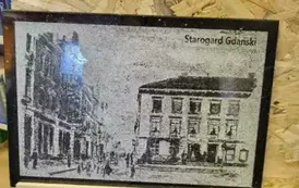 Obraz z granitu przedstawiający stare miasto Starogard Gdański.