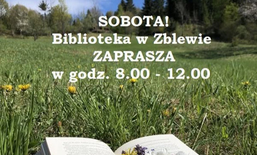 Otwarta książka na trawie, na niej leżacy mały bukiecik kwiatów. Wyżej informacja o czynnej bibliotece w sobotę w godz.8-12